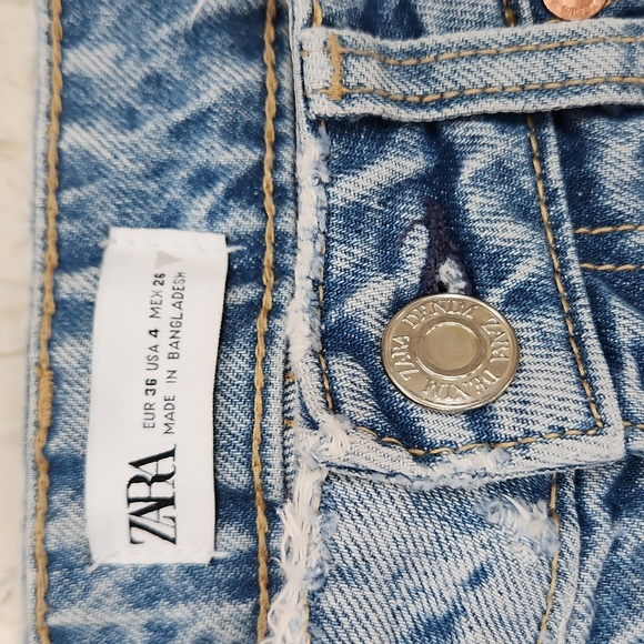 Zara High Waist Tapered Distressed Mom Jeans Light Wash Women's Size 4 - Picture 3 of 5